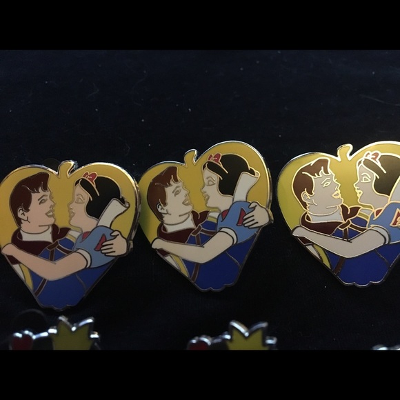 Disney Pins Lot #42 - Picture 2 of 3